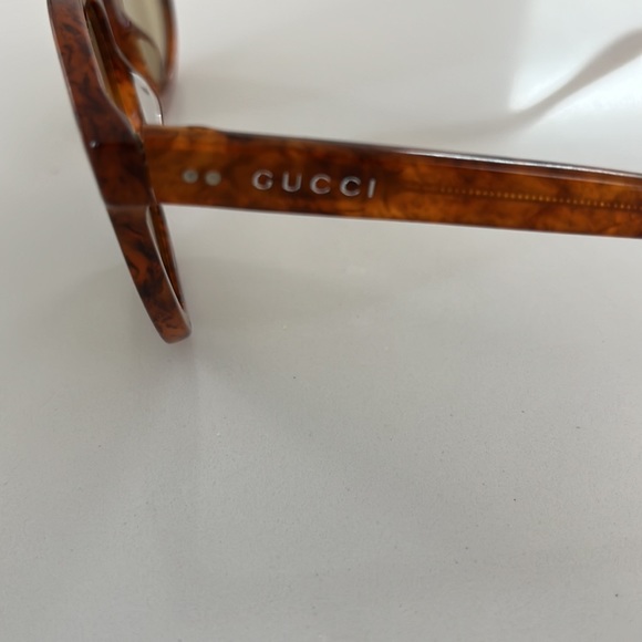 HP 🎉- Gucci Mens sunglasses , GG0571S Havana - Picture 9 of 11